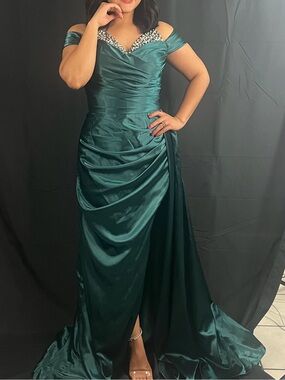 Emerald Off-Shoulder Evening Gown with Embellished Sweetheart Neckline